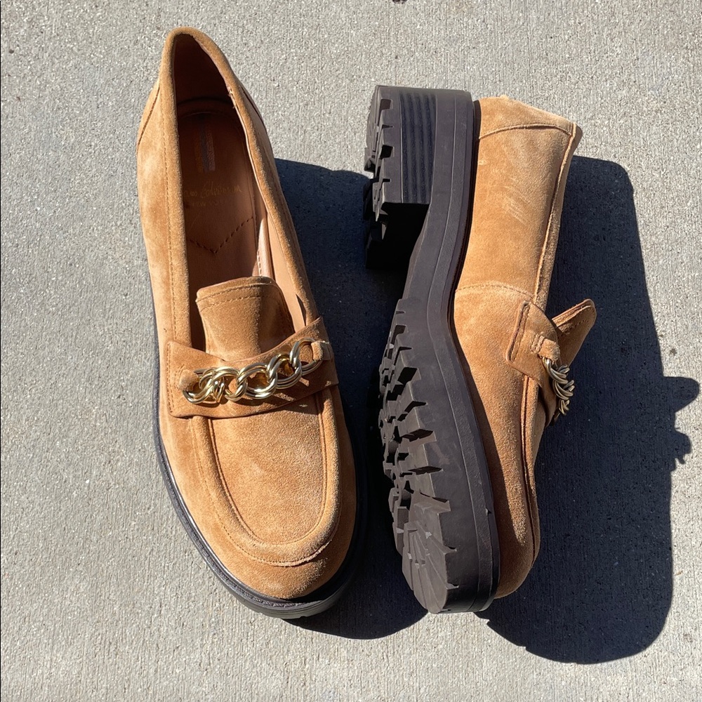 Sam Edelman Tan Loafers with Gold Chain